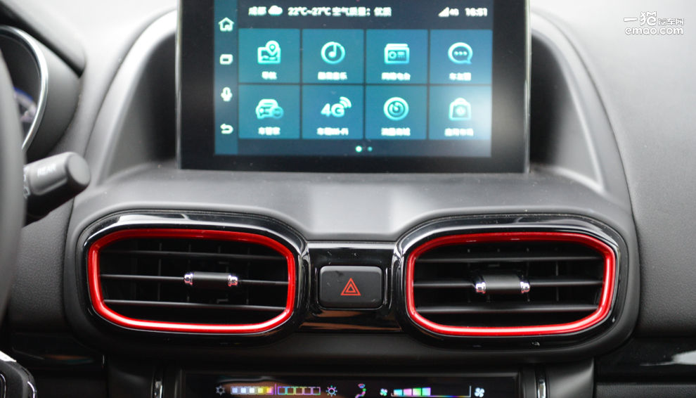 国产小型suv东风风神ax4,5到7万suv东风风神ax4