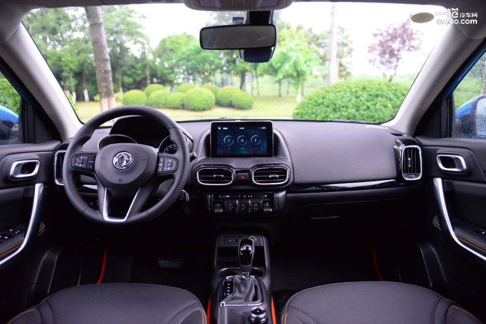 国产小型suv东风风神ax4,5到7万suv东风风神ax4