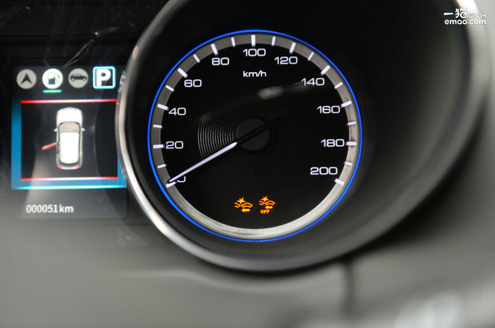 国产小型suv东风风神ax4,5到7万suv东风风神ax4