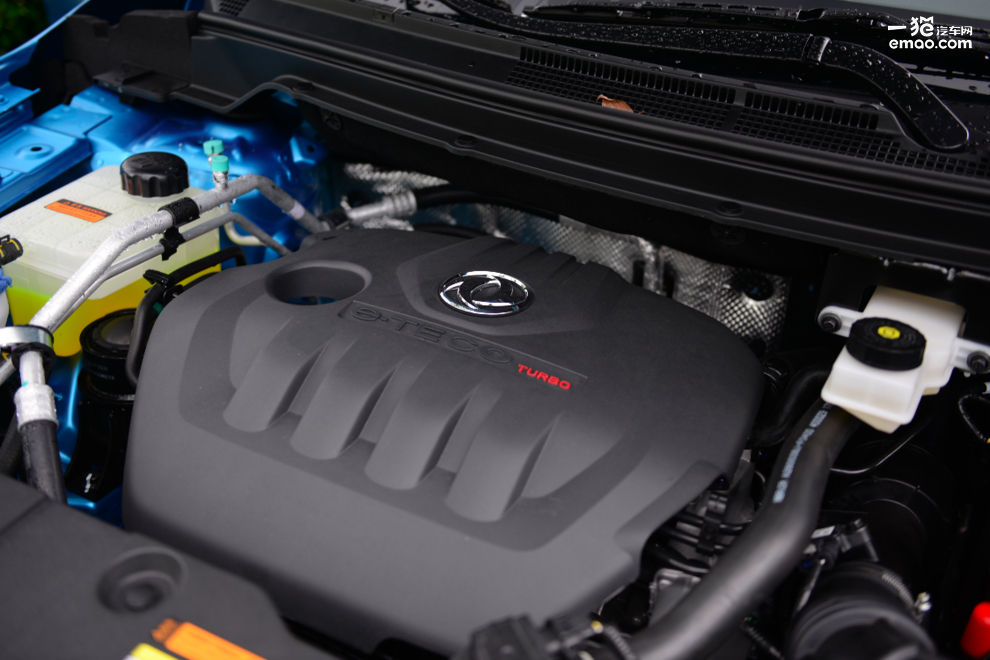 国产小型suv东风风神ax4,5到7万suv东风风神ax4