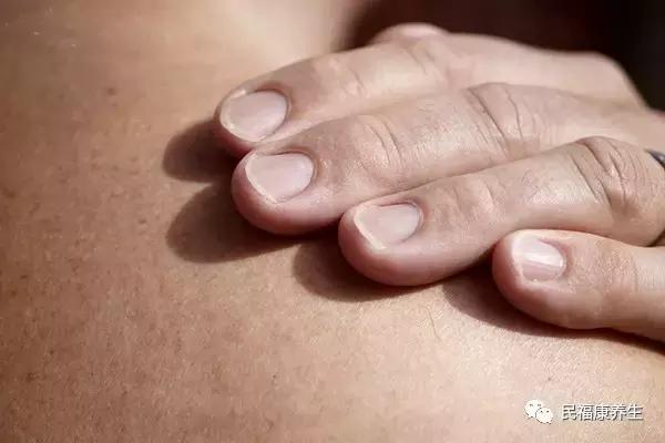 小孩胳膊脱臼怎样复位,小孩胳膊脱臼复位教程