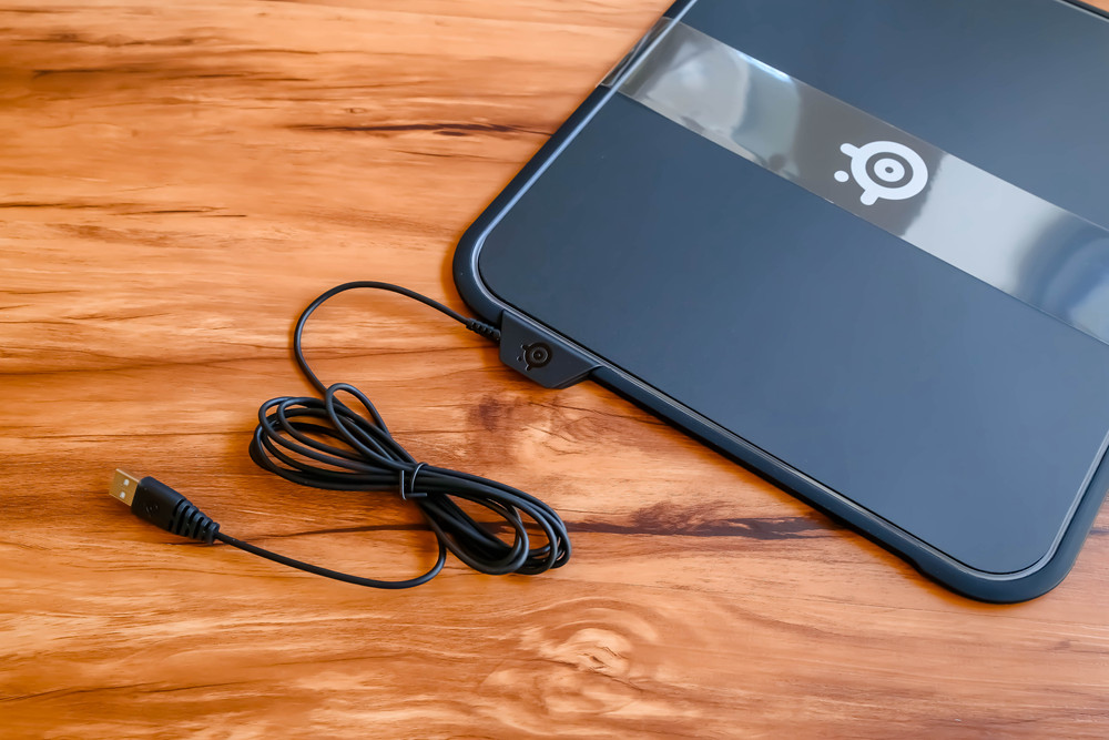 不止是炫酷光污染，赛睿QcKPrism鼠标垫个性尝鲜