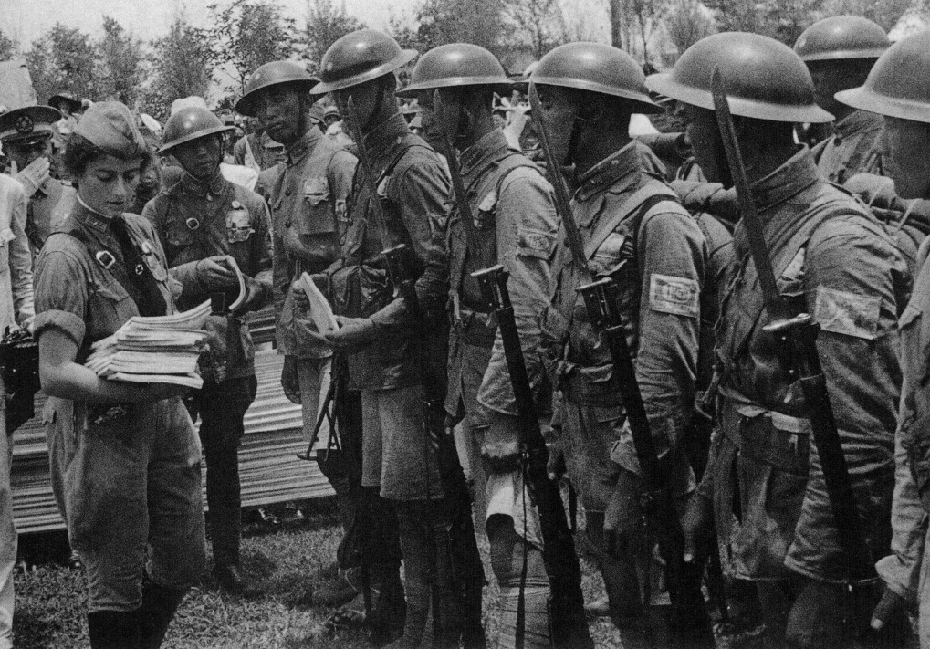 最美抗战女兵,抗战老女兵霸气眼神