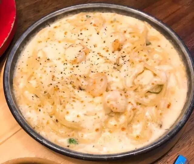 年轻人吃的美食披萨,国外最好吃的pizza