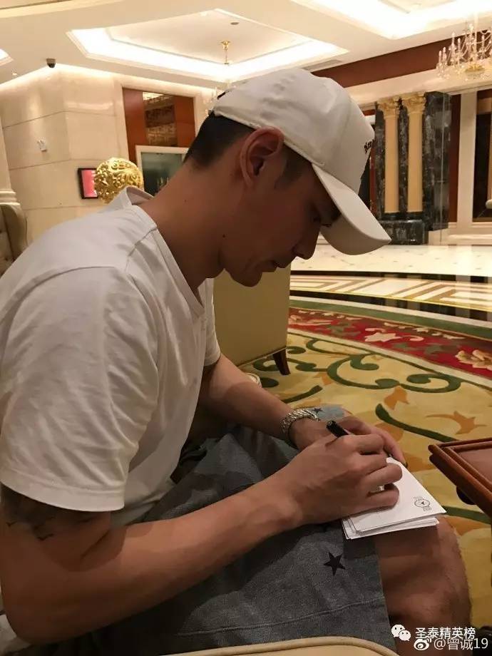 世界杯预选赛武磊单刀gif,大雷和武磊