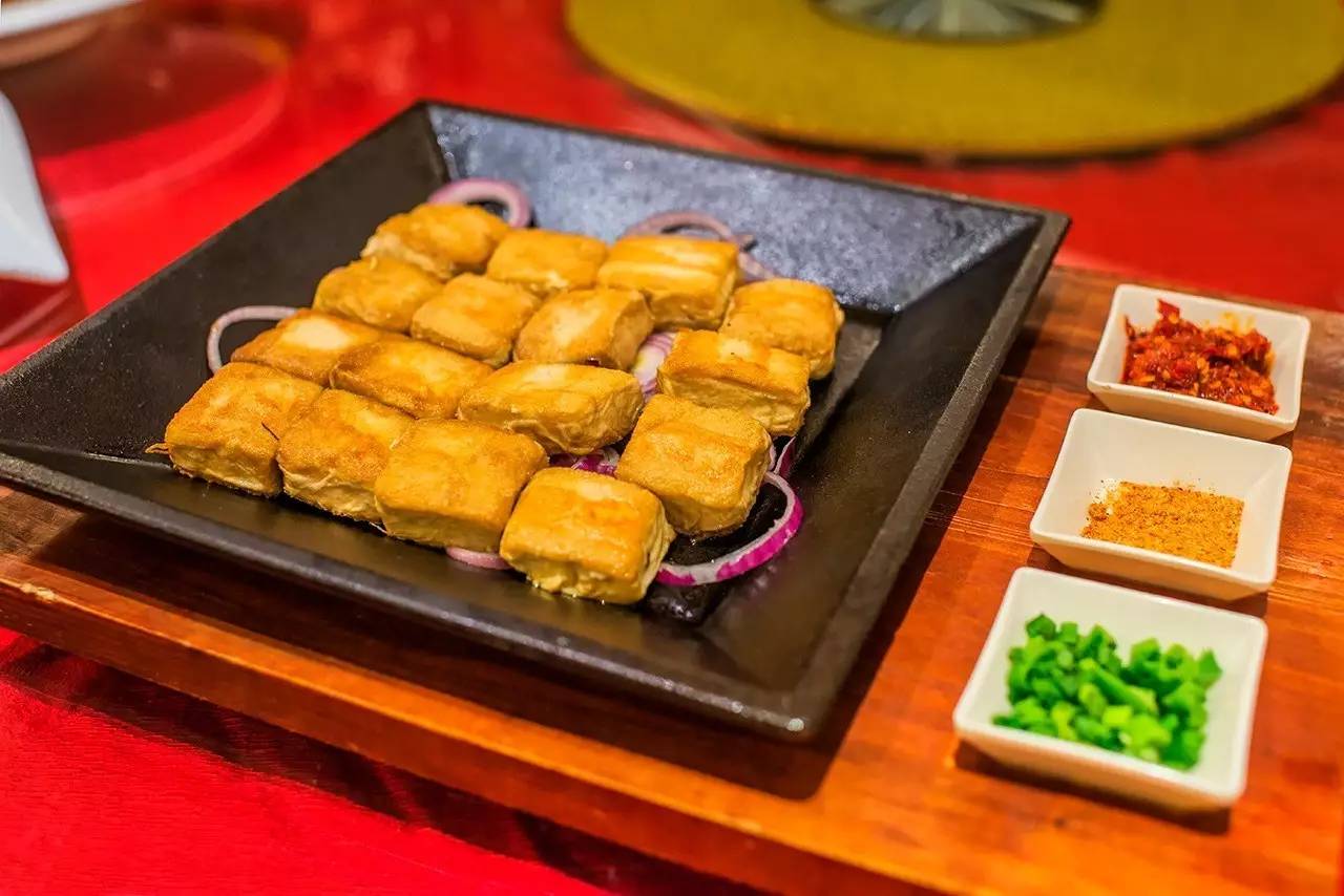 安徽黄山特色美食年糕,黄山西格玛腊味美食