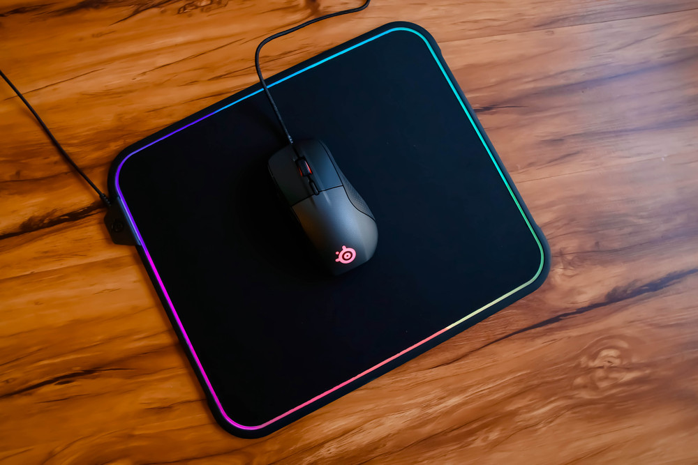 不止是炫酷光污染，赛睿QcKPrism鼠标垫个性尝鲜