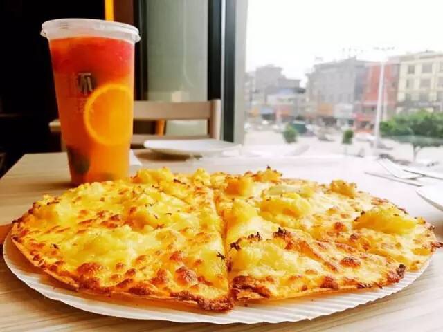 年轻人吃的美食披萨,国外最好吃的pizza