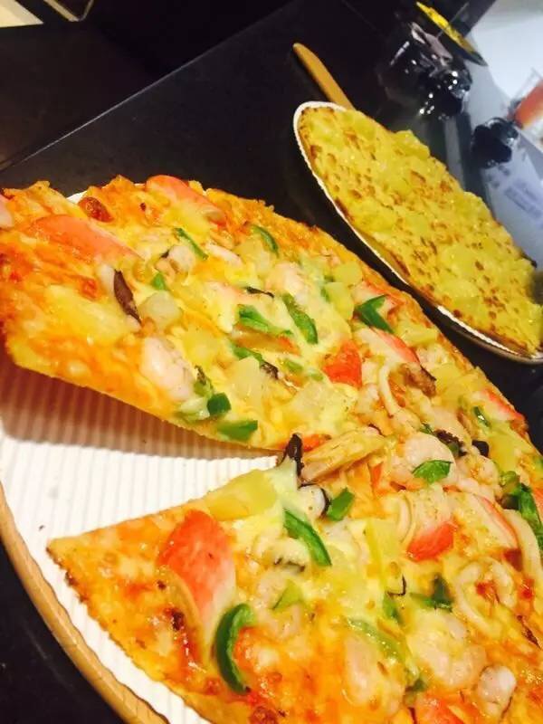 年轻人吃的美食披萨,国外最好吃的pizza