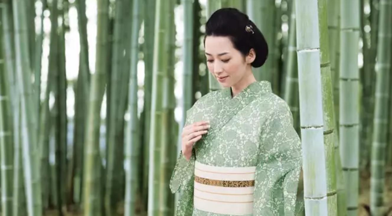 正统浴衣怎么穿,浴衣可穿长袖