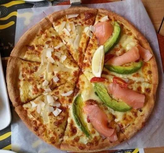 年轻人吃的美食披萨,国外最好吃的pizza
