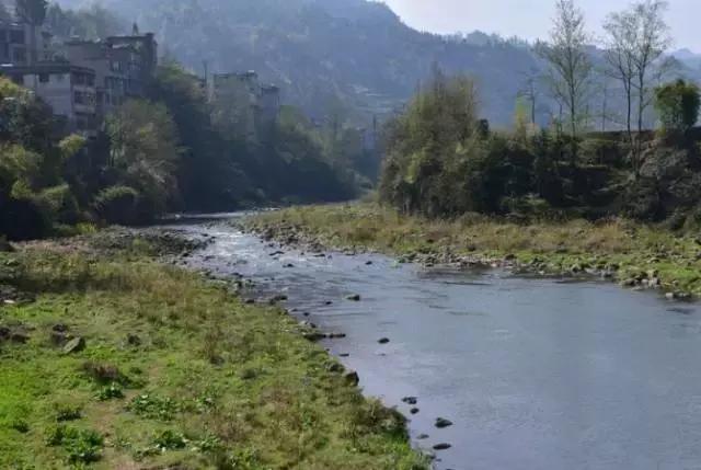 忠路老屋基,太美哒,美得登上《武陵土家》封面