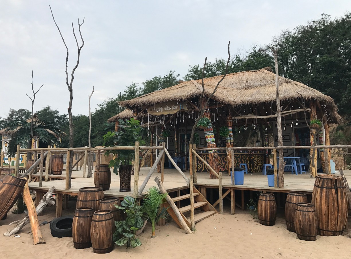 吴京导演《战狼2》让大家都以为这个场景是在非洲,其实就在国内