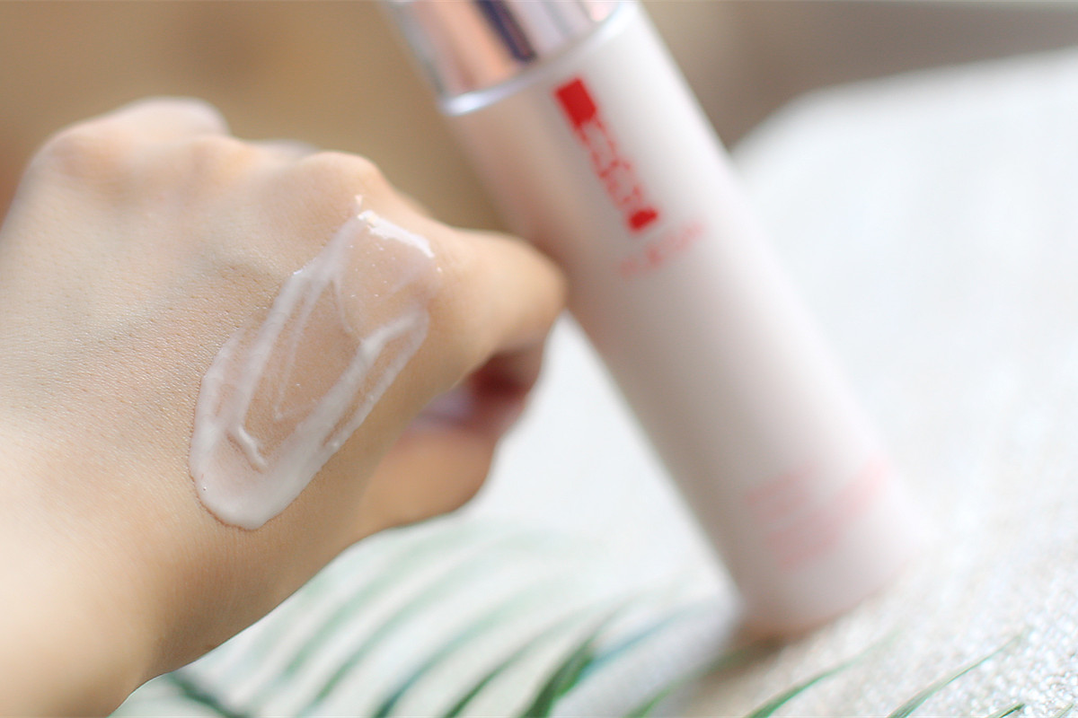 历经酷暑“白富美”是如何炼成的？——美白乳霜大比拼