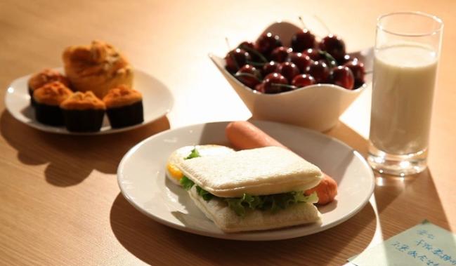 怎样能让自己的胃变小吃得少,如何饮食让胃变小