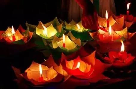 七月半放河灯民间说法,放河灯的习俗跟哪个节日有关