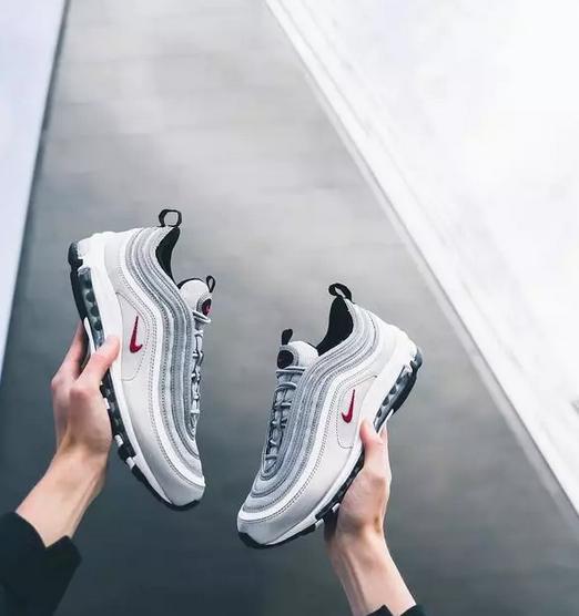 施华洛世奇nike,施华洛世奇耐克联名鞋