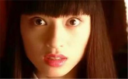 “三白眼”:看到这样的眼睛,男子慌张转身便逃!