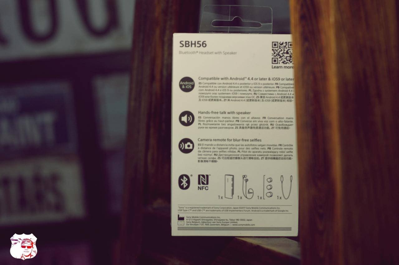 手握保温杯婴幼儿,手拿的保温杯