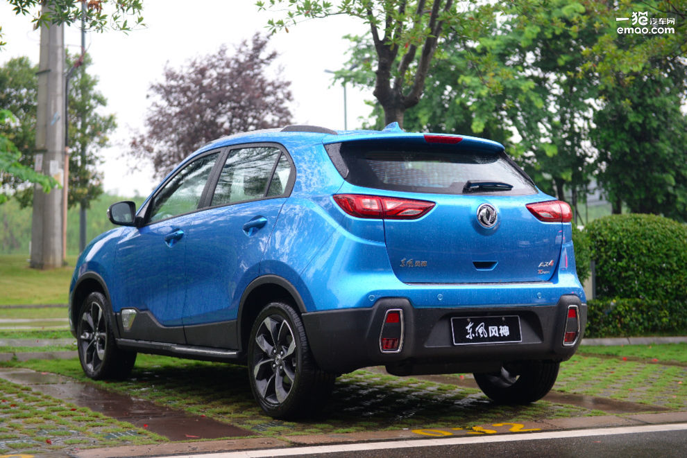 国产小型suv东风风神ax4,5到7万suv东风风神ax4