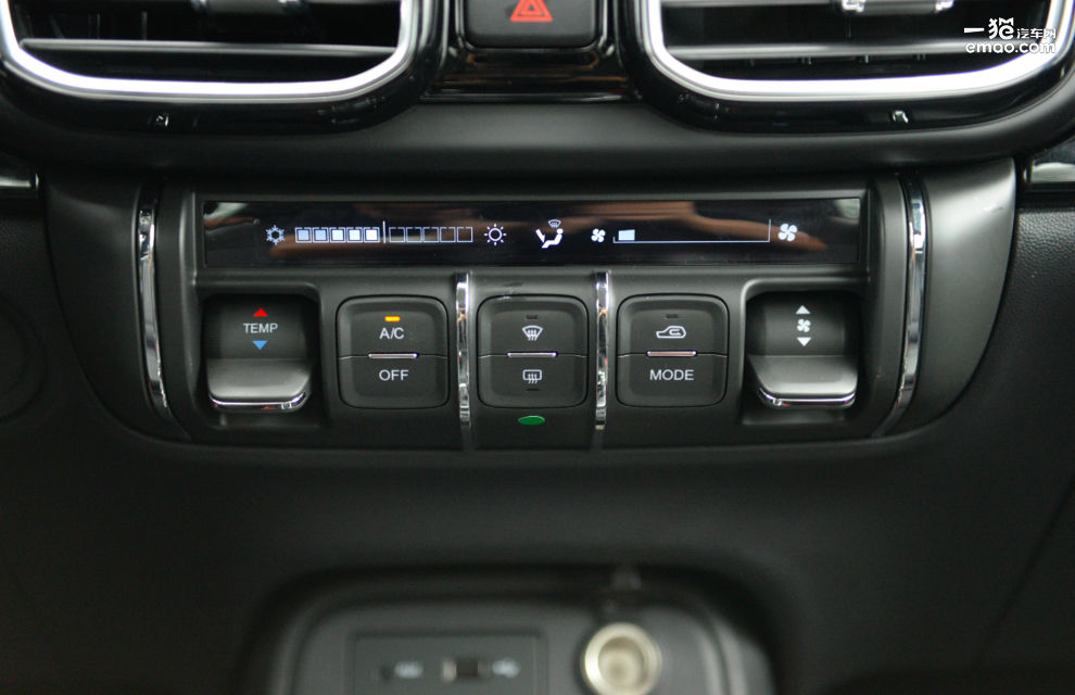 国产小型suv东风风神ax4,5到7万suv东风风神ax4