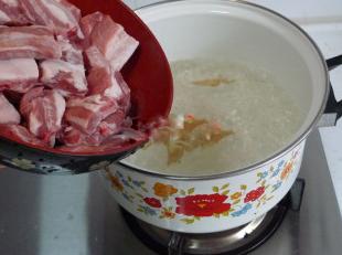 无锡特产美食酱排骨,无锡名菜排骨