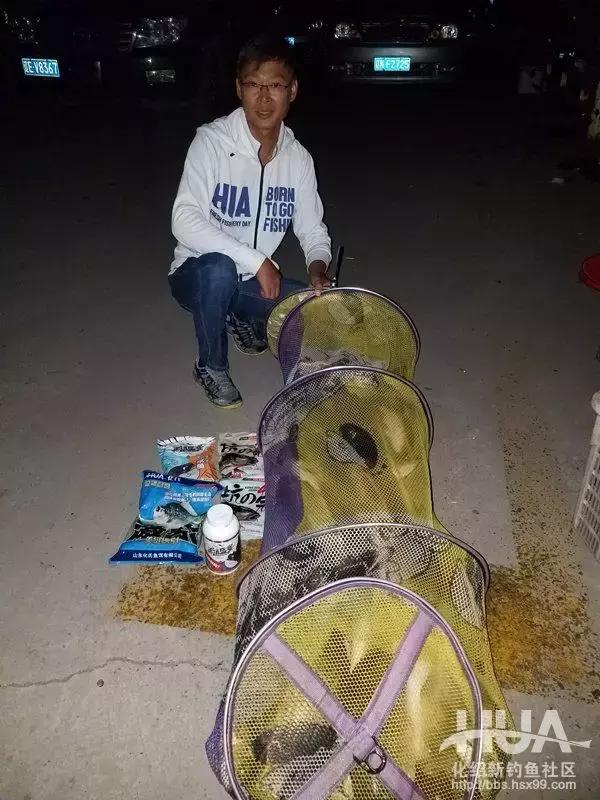 夜钓狂拉鲢鳙饵料实测,黑坑5小时钓100斤难度大不大