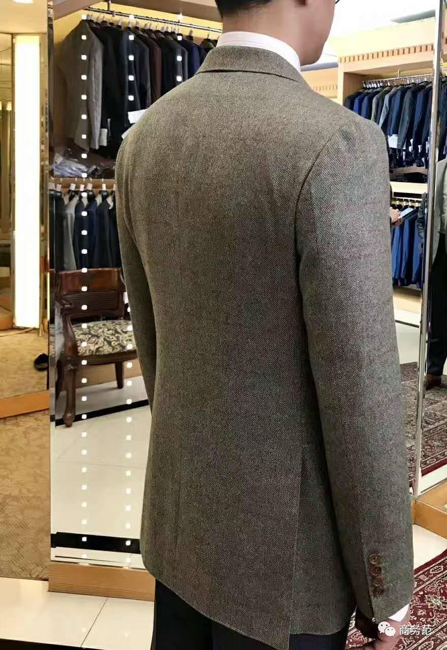 最适合30岁男人穿的品牌,30岁成功男人穿哪些品牌