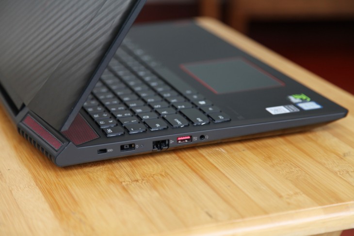 联想拯救者y720i77700hq键盘,拯救者y700和y720代哪个打游戏好