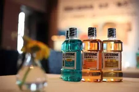 口臭咳嗽有白色颗粒怎么回事,咳出小黄粒恶臭味导致口臭