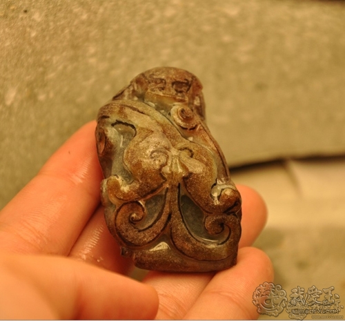 翡翠玉雕雕刻过程,用心去雕刻