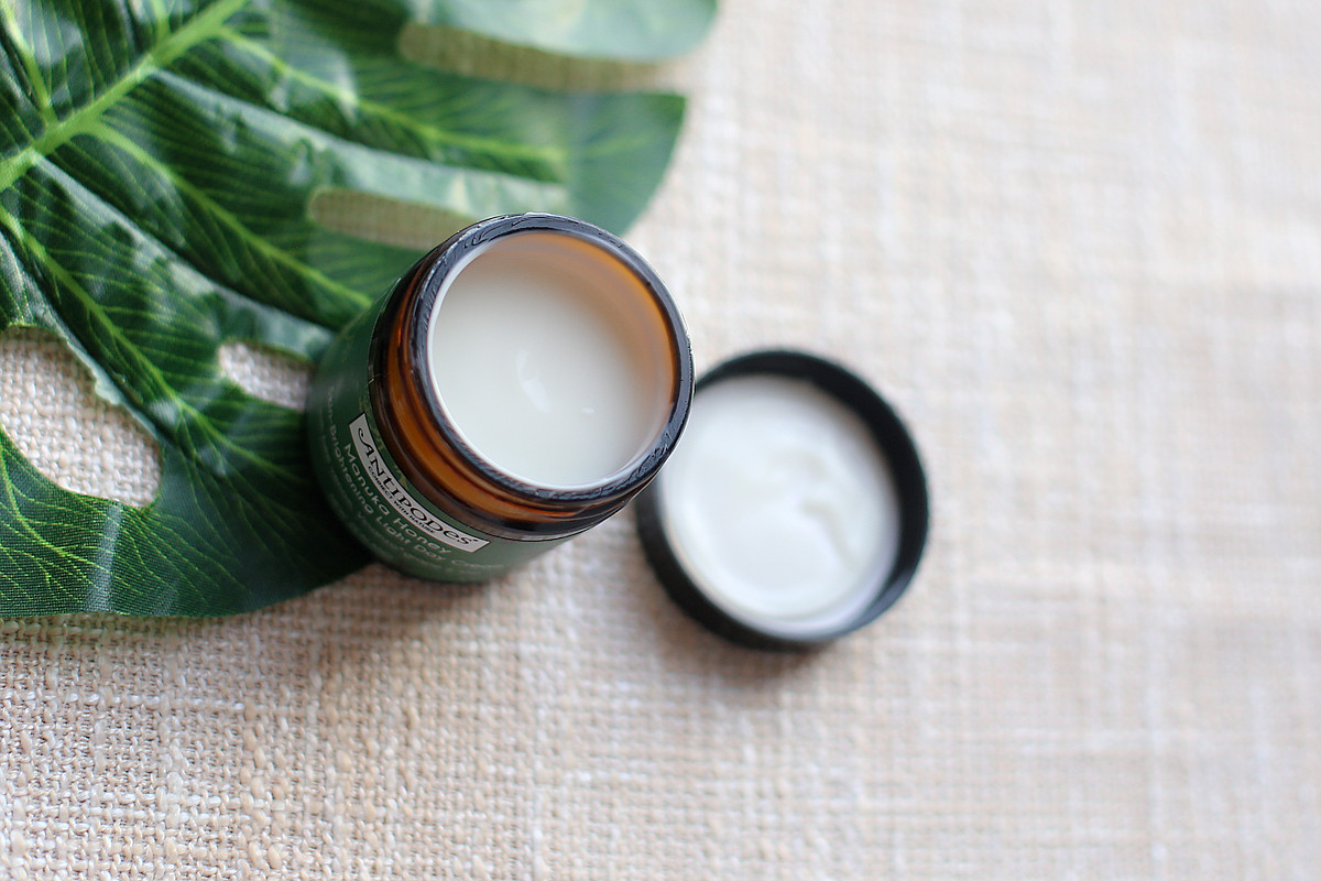 历经酷暑“白富美”是如何炼成的？——美白乳霜大比拼