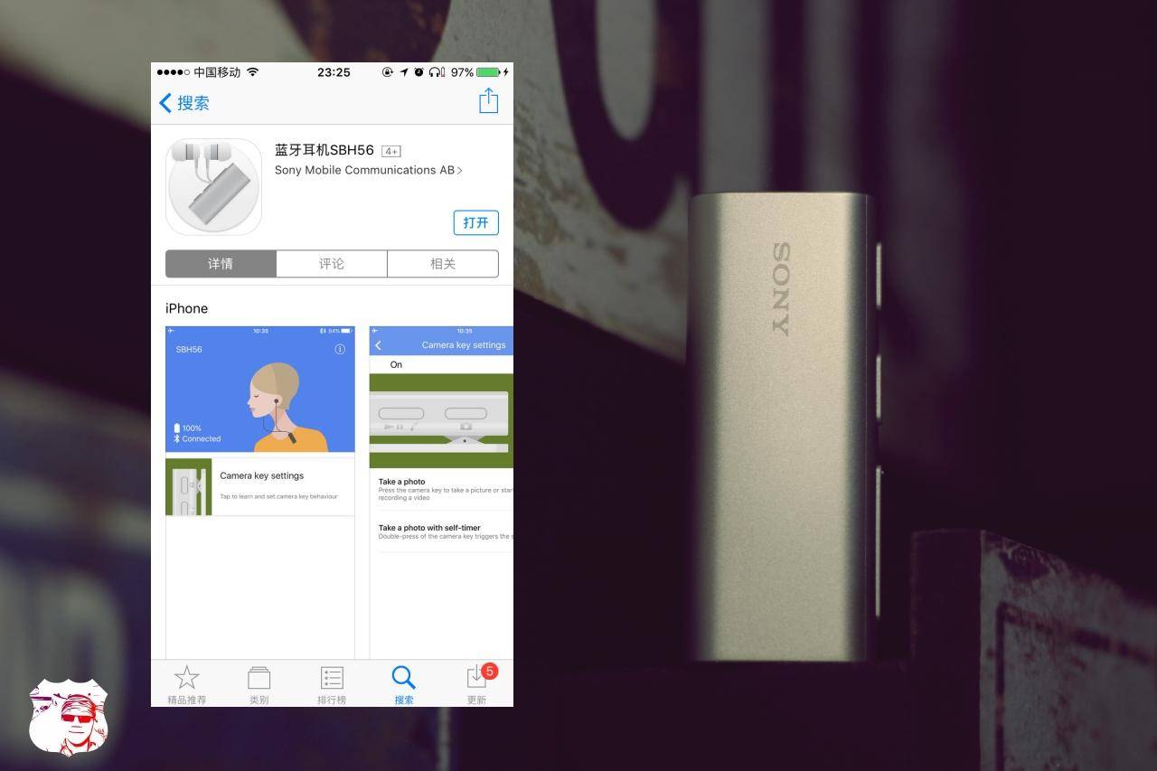 手握保温杯婴幼儿,手拿的保温杯