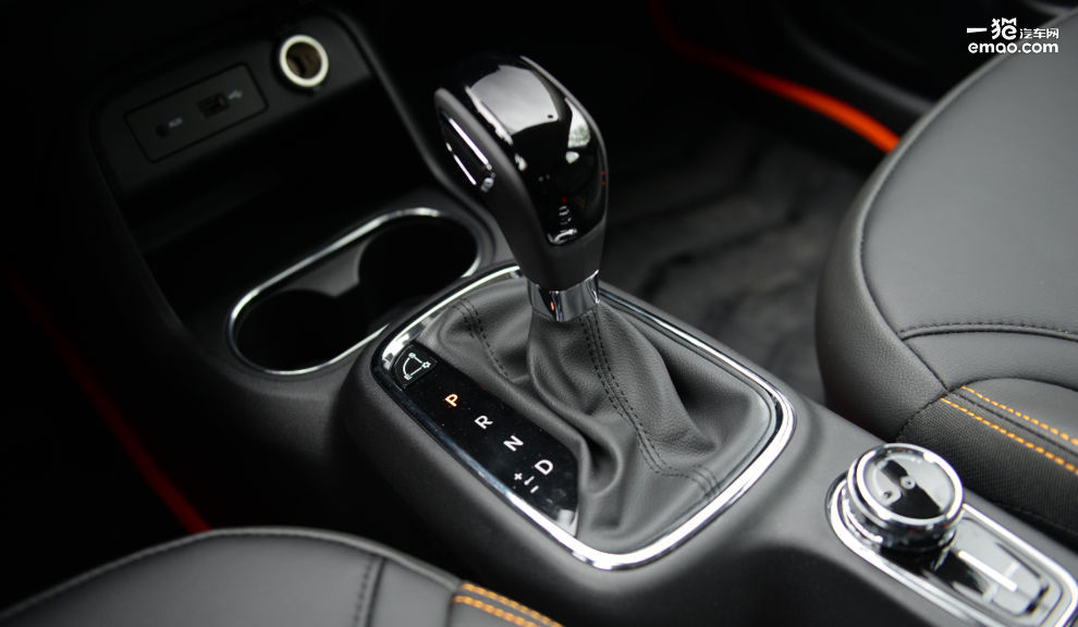 国产小型suv东风风神ax4,5到7万suv东风风神ax4