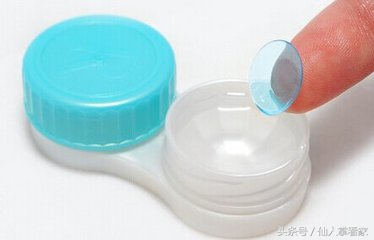戴隐形眼镜如何将危害降到最低,如何戴隐形眼镜的技巧视频