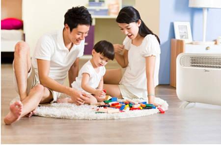 宝宝的到来是幸福的降临,小孩的成长需要父母的陪伴和重视