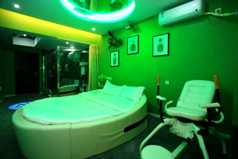 情趣主题酒店内原来是这样的,看得我脸都红了!