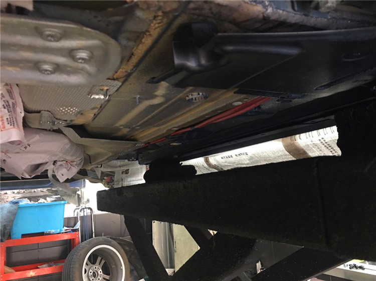 给汽车镀晶用什么材料,给汽车做地胶好吗