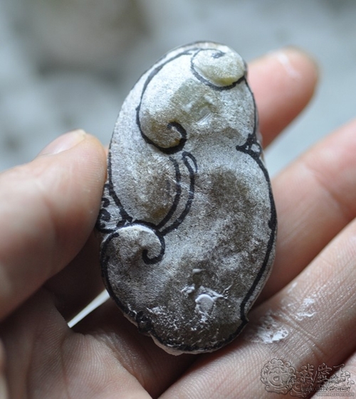 翡翠玉雕雕刻过程,用心去雕刻