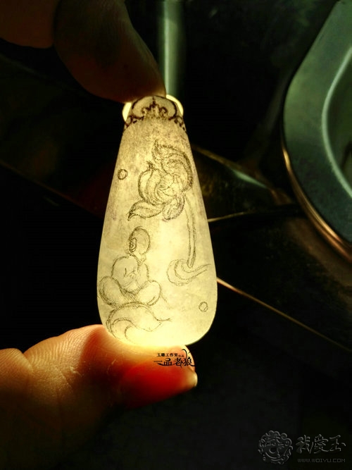 翡翠玉雕雕刻过程,用心去雕刻