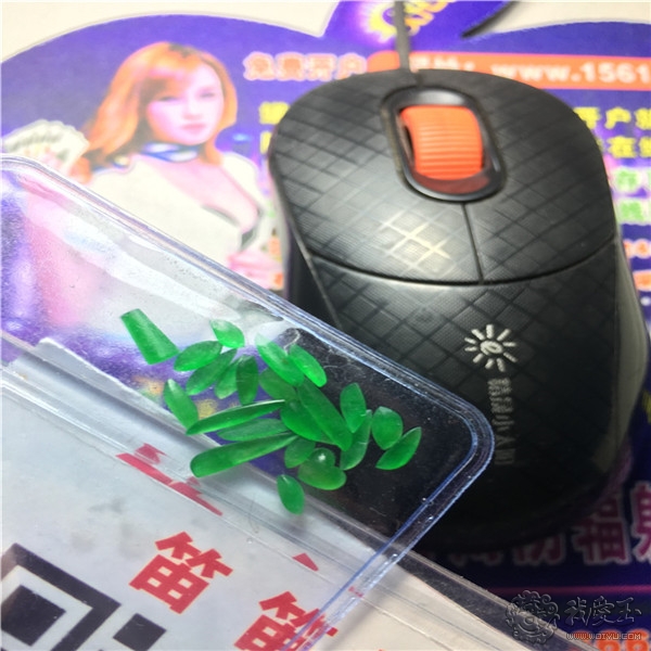 翡翠玉雕雕刻过程,用心去雕刻