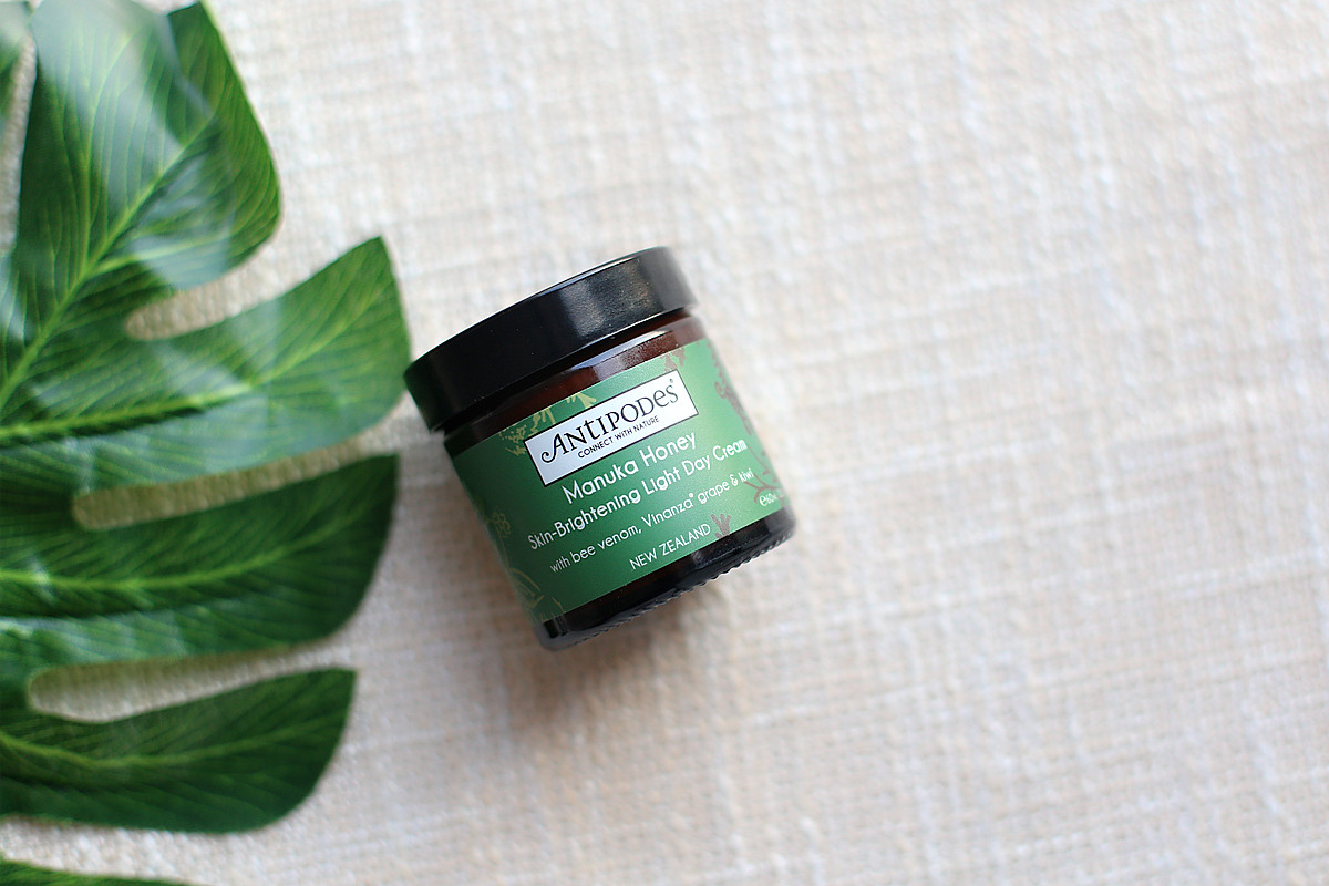 历经酷暑“白富美”是如何炼成的？——美白乳霜大比拼