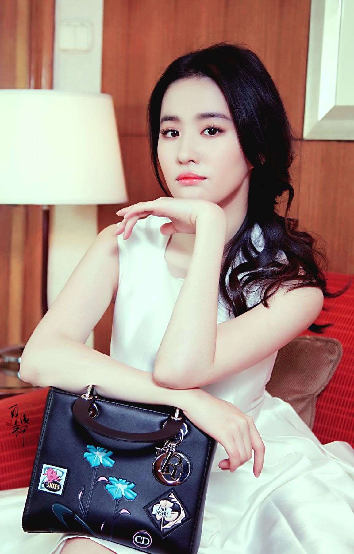 历经酷暑“白富美”是如何炼成的？——美白乳霜大比拼