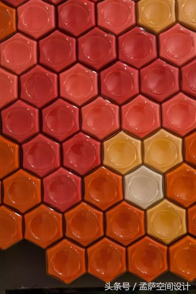 西班牙有家快餐厅也太有意思了，尽然用火腿来做装饰