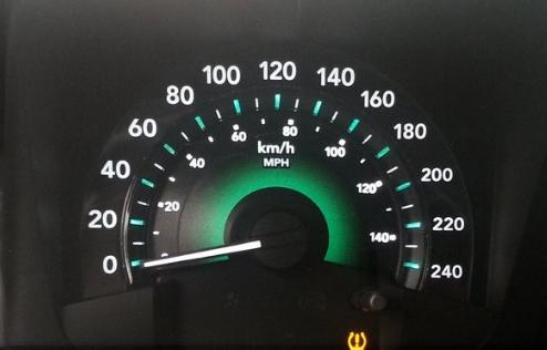 标致5008轮胎气压灯怎么消除,启辰d60轮胎气压灯亮怎么消除