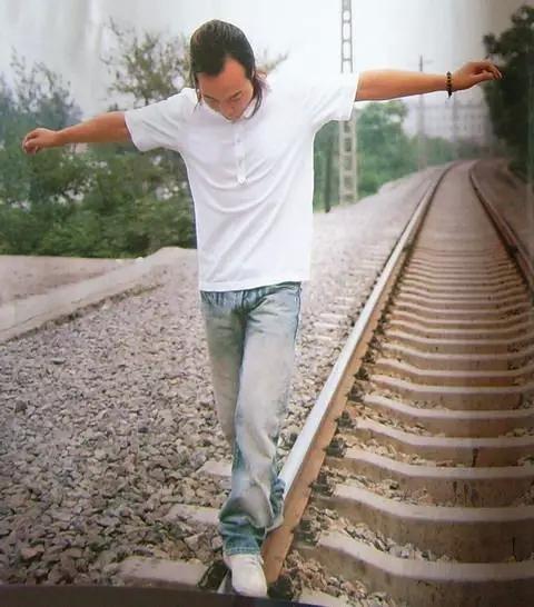 28年相濡以沫,许巍为挚爱写了两首歌,都是5分20秒