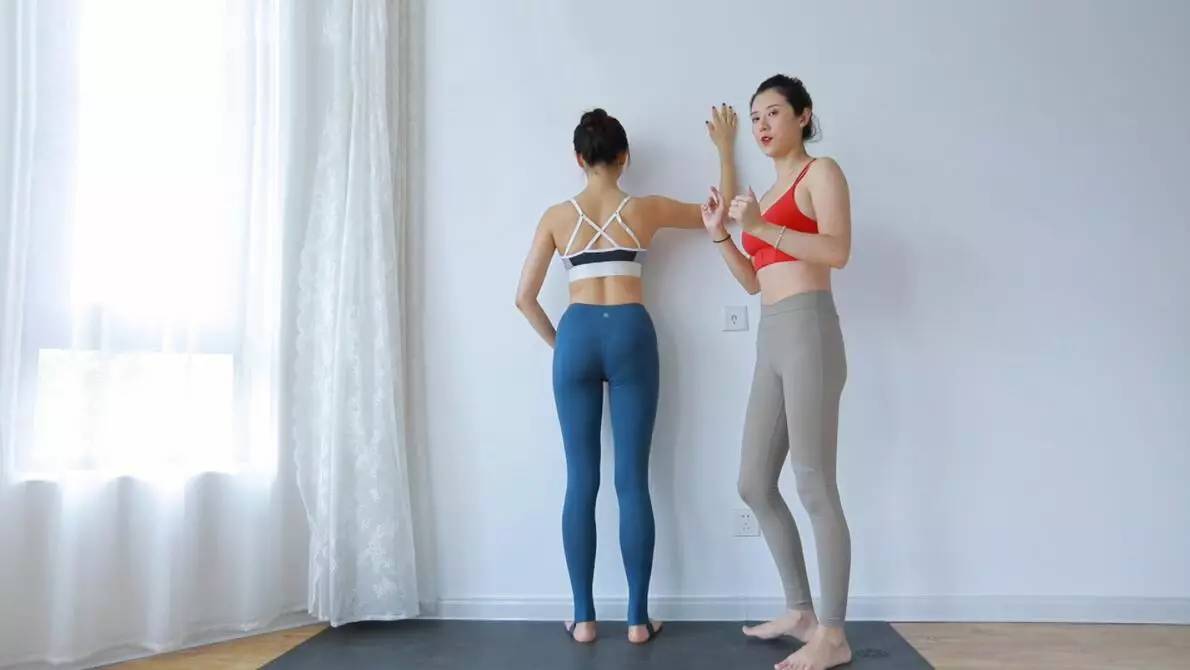 改善胸部下垂的床上动作,女性胸部下垂干瘪如何健身