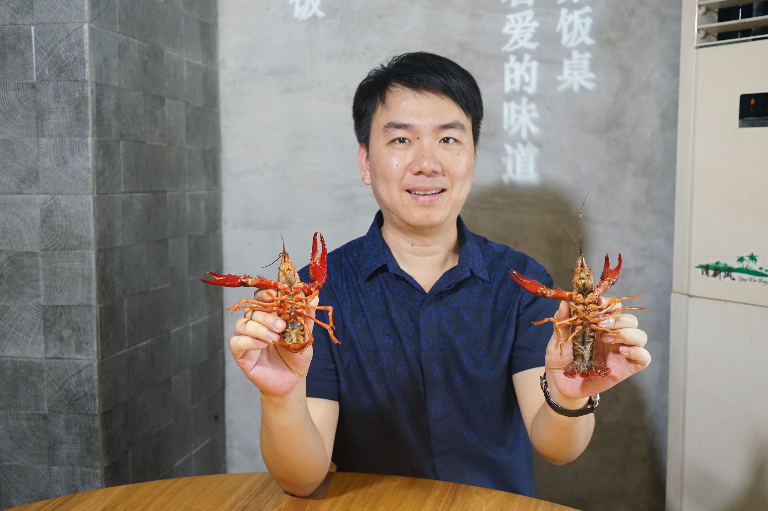 5年来它是棠下最火的宵夜店，16大盘虾蟹满汉全席震撼朋友圈