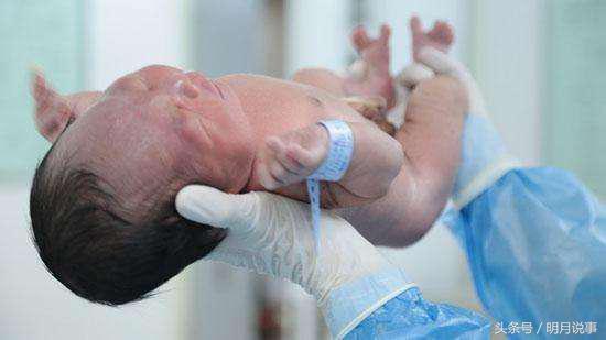 顺产宝宝屁股先出来怎么办,顺产完宝宝屁股疼