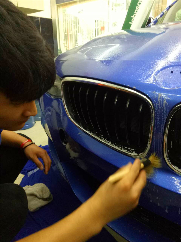 给汽车镀晶用什么材料,给汽车做地胶好吗